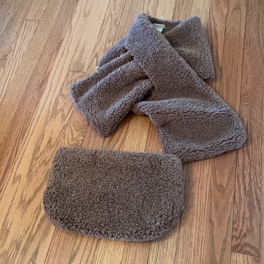 NWT Banana Republic Teddy Scarf and Clutch Tan